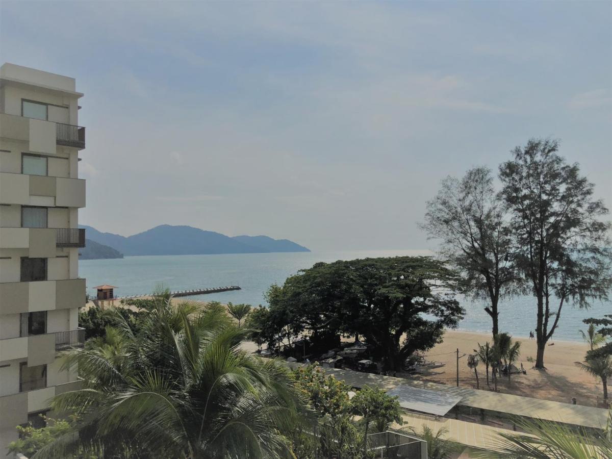 By The Sea@ Cozy Beachfront Home Batu Feringgi Buitenkant foto