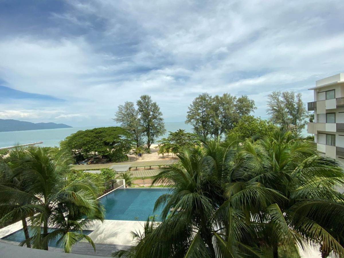 By The Sea@ Cozy Beachfront Home Batu Feringgi Buitenkant foto