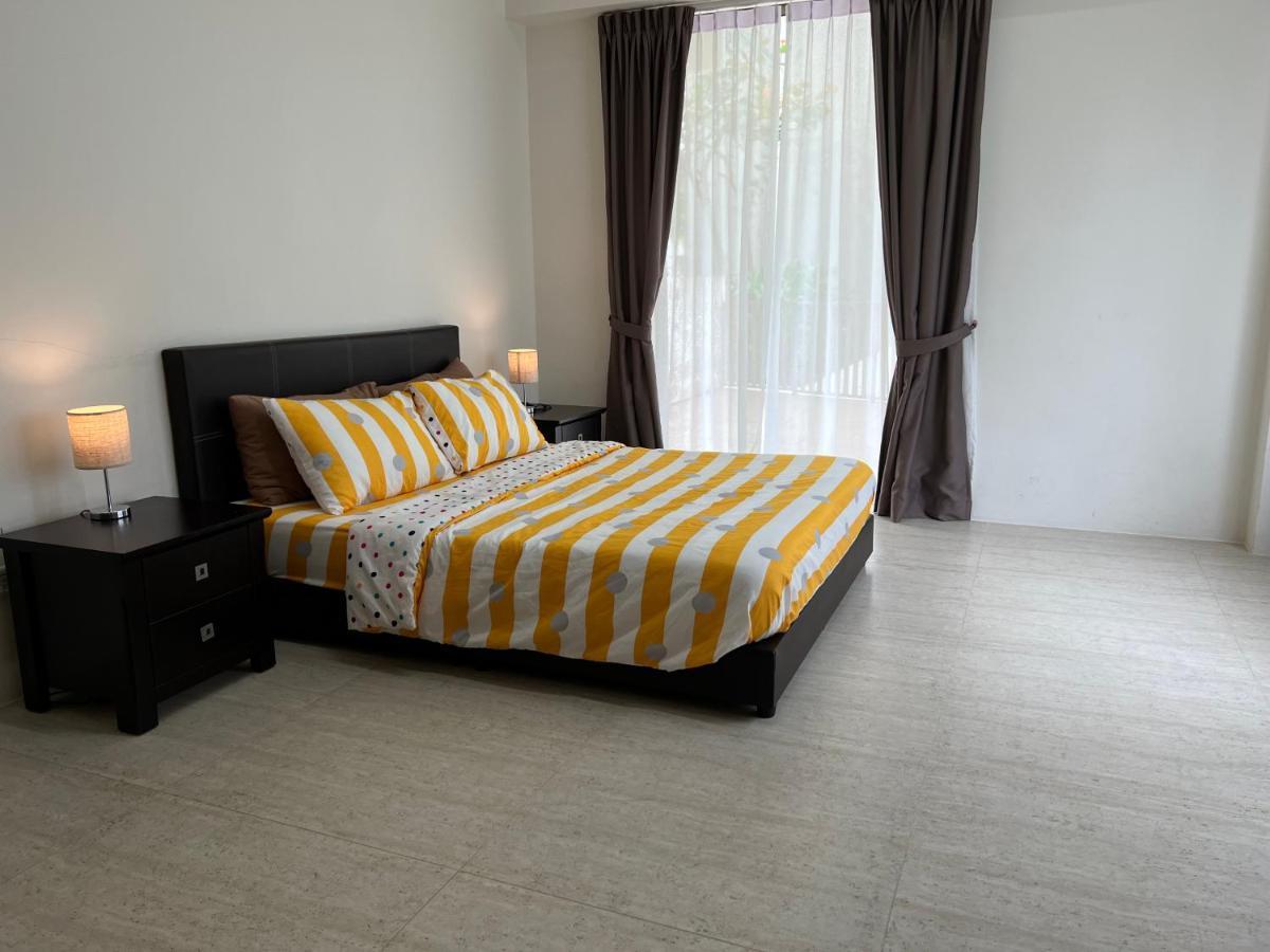 By The Sea@ Cozy Beachfront Home Batu Feringgi Buitenkant foto