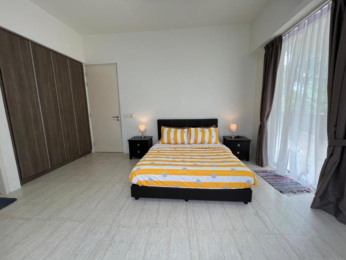 By The Sea@ Cozy Beachfront Home Batu Feringgi Buitenkant foto