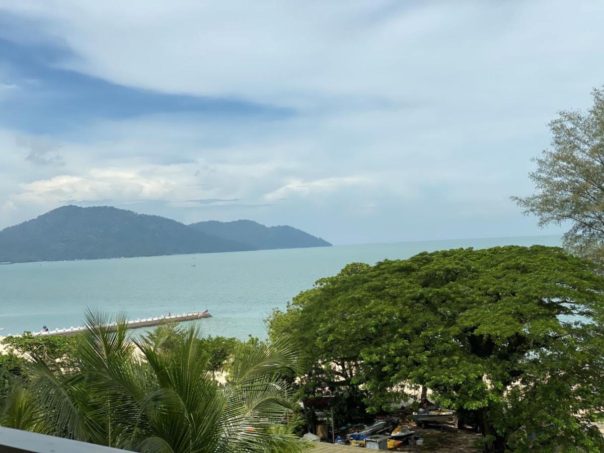 By The Sea@ Cozy Beachfront Home Batu Feringgi Buitenkant foto