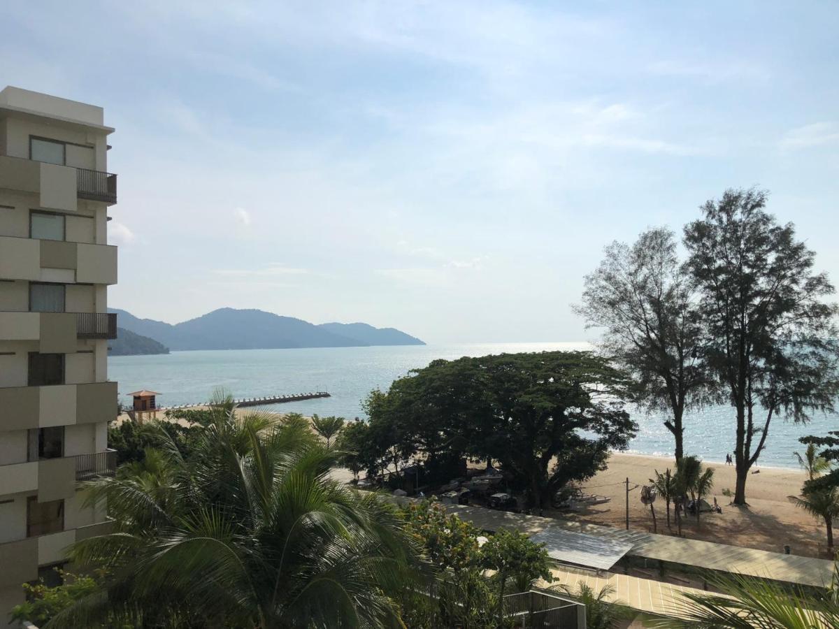 By The Sea@ Cozy Beachfront Home Batu Feringgi Buitenkant foto