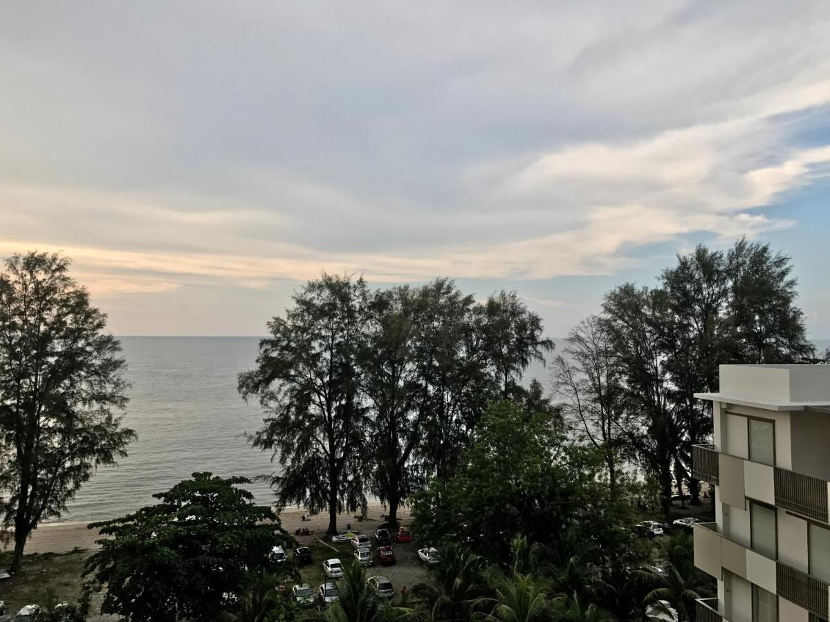 By The Sea@ Cozy Beachfront Home Batu Feringgi Buitenkant foto