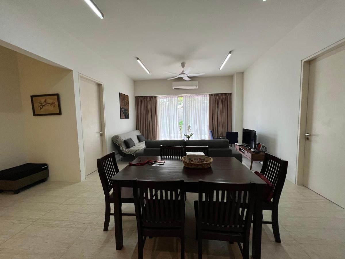 By The Sea@ Cozy Beachfront Home Batu Feringgi Buitenkant foto