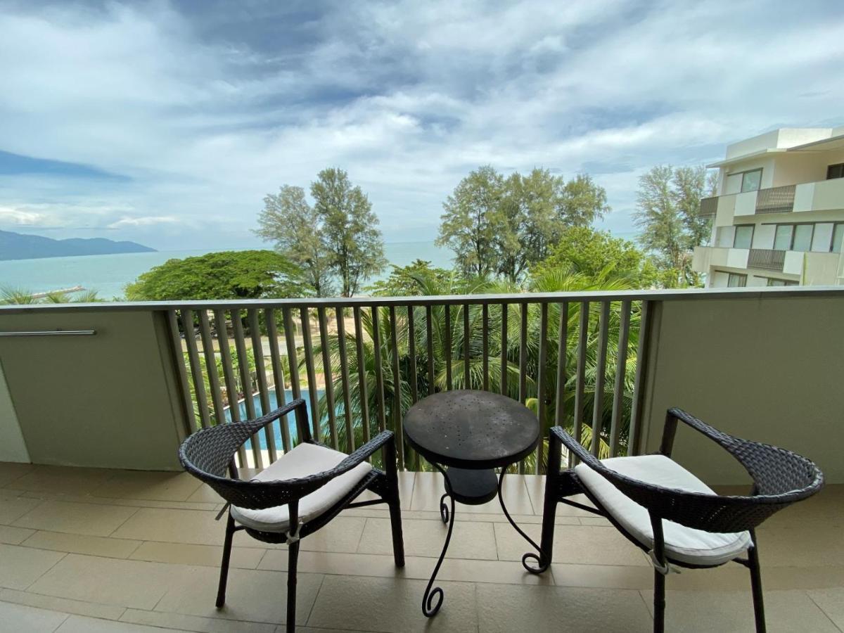 By The Sea@ Cozy Beachfront Home Batu Feringgi Buitenkant foto