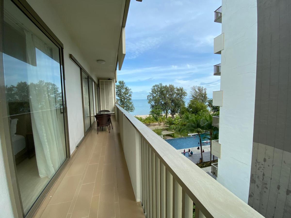 By The Sea@ Cozy Beachfront Home Batu Feringgi Buitenkant foto
